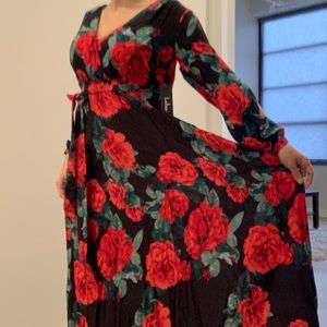 NWT! Lulu’s GORGEOUS Rose Print Dress!